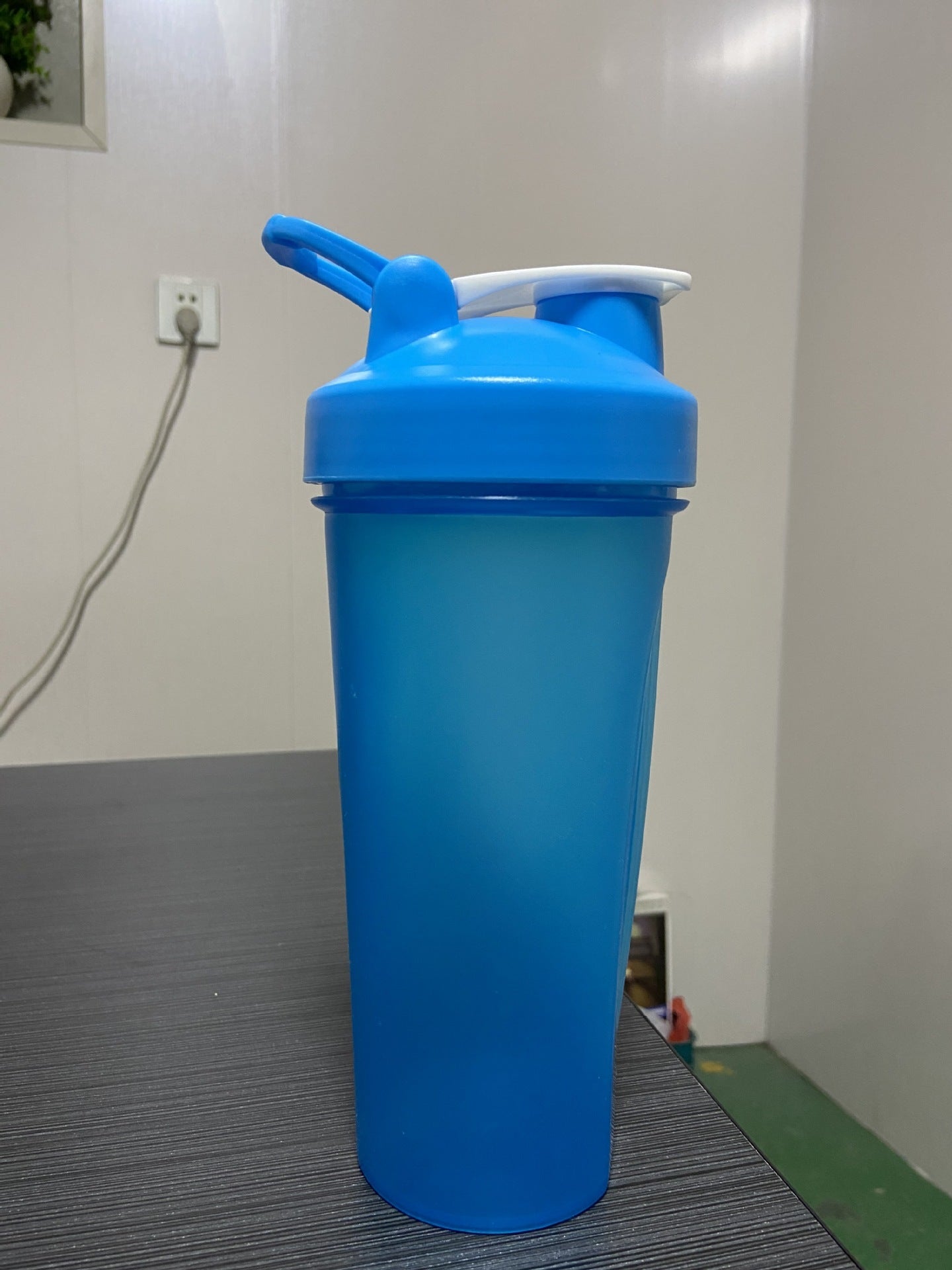 Plastic Shake Cup Protein Powder Shake Cup Hand